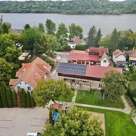 Dunaparti Feszek A Dunakanyarban *